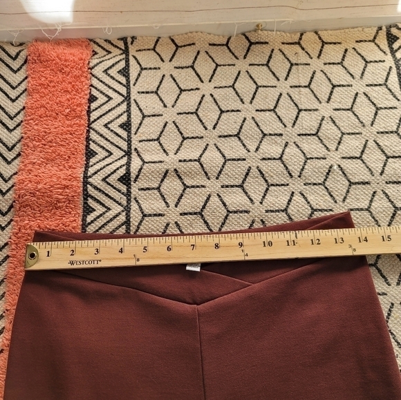 URBAN OUTFITTERS MAROON WIDE LEG FLARE LOW RISE PULL ON LEGGINGS, SZ 4 - Picture 8 of 12